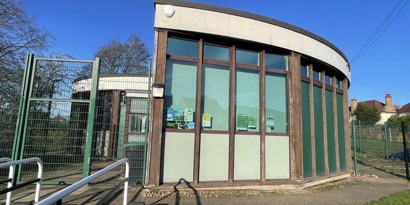Exterior shot of Skegby and Stanton Hill Library
Large windows